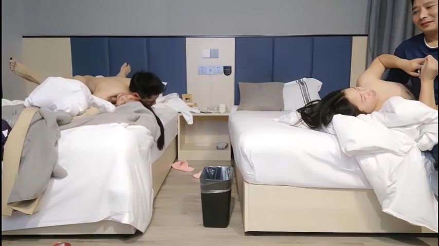 【69堂免费视频】河北真实换妻，看到老婆被操的高潮十分兴奋！