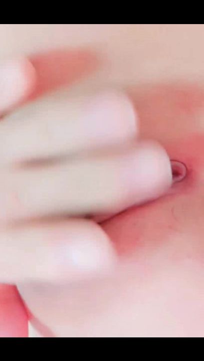 颜值不错老牌主播瞳孔自慰大秀 逼逼粉嫩全裸床上两根手指抠逼呻吟娇喘 很是诱惑喜欢不要错过